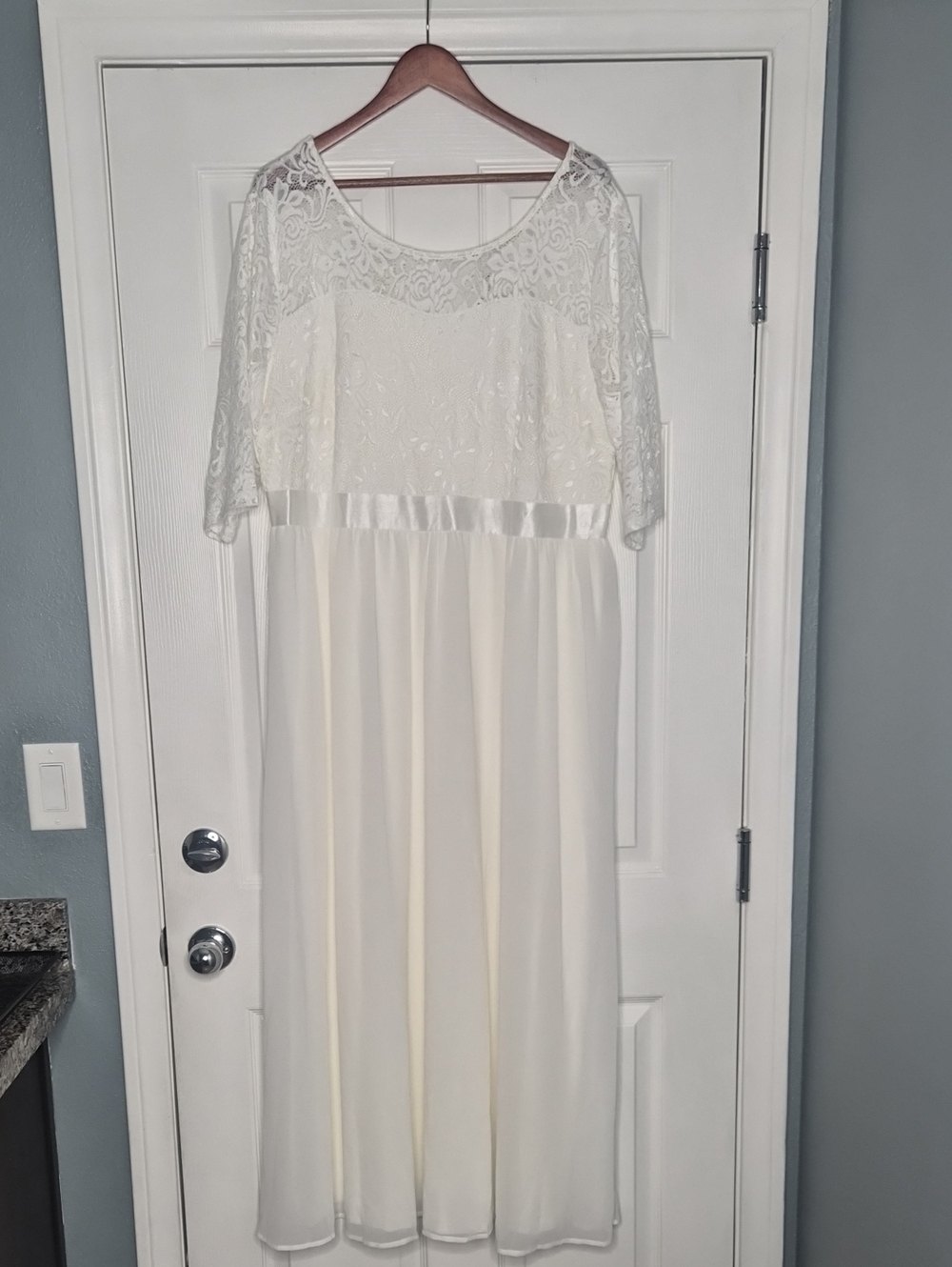 Plus Size Women's Elegant White Wedding Dress.